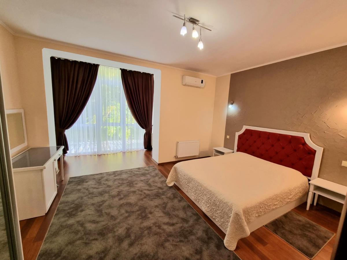 Helen Hotel Mykolaiv Dış mekan fotoğraf
