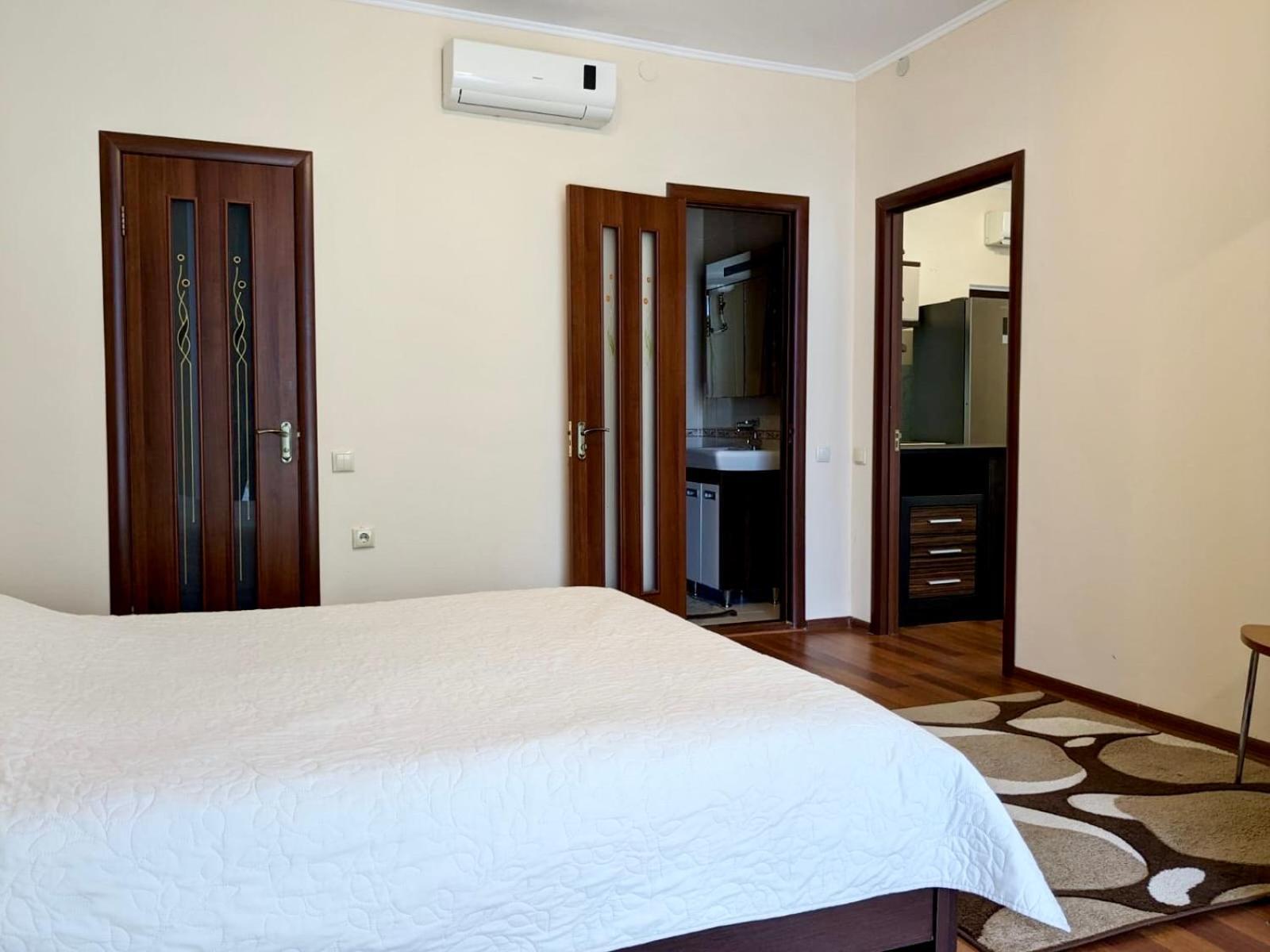 Helen Hotel Mykolaiv Oda fotoğraf