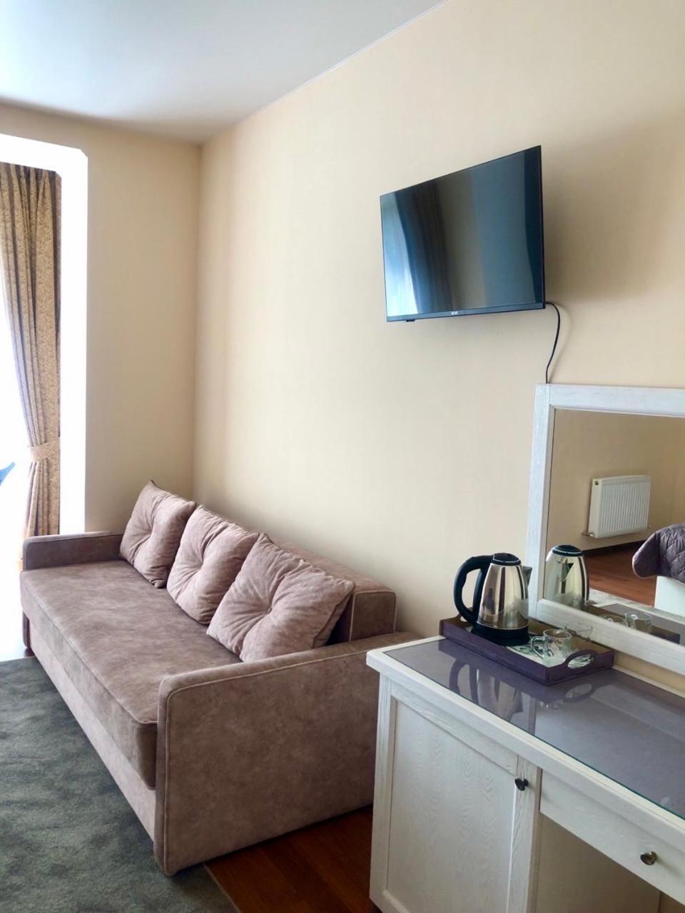Helen Hotel Mykolaiv Dış mekan fotoğraf