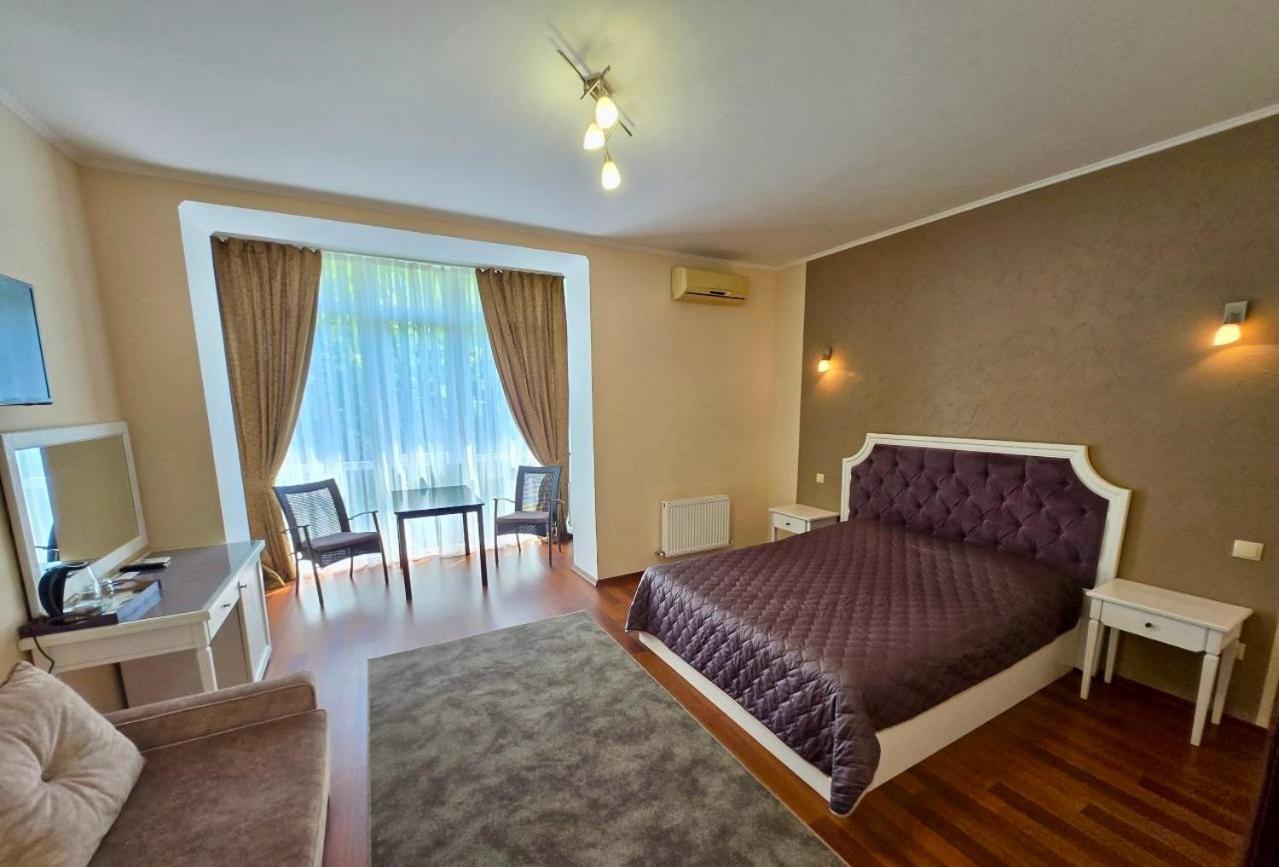 Helen Hotel Mykolaiv Dış mekan fotoğraf