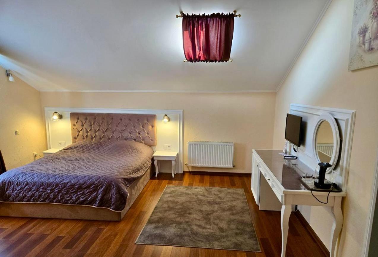 Helen Hotel Mykolaiv Dış mekan fotoğraf