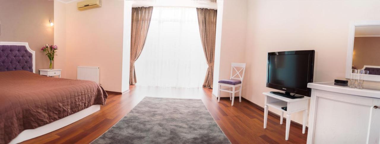 Helen Hotel Mykolaiv Dış mekan fotoğraf