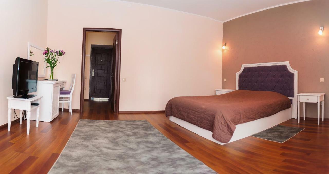 Helen Hotel Mykolaiv Dış mekan fotoğraf